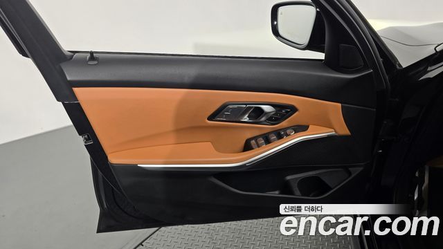 BMW 3-Series 2022 — photo 14