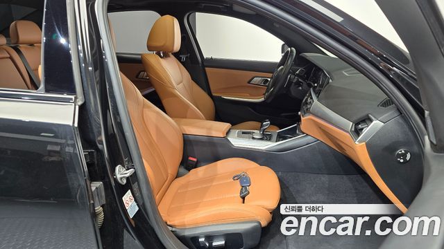 BMW 3-Series 2022 — photo 16