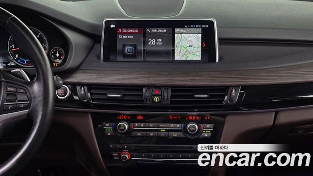 BMW X5 2018 — photo 24