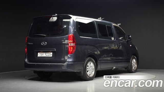 Hyundai Starex 2017 — photo 2