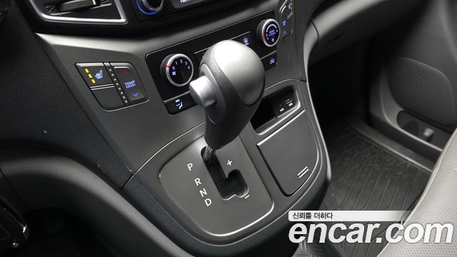 Hyundai Starex 2017 — photo 12
