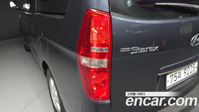 Hyundai Starex 2017 — photo 9