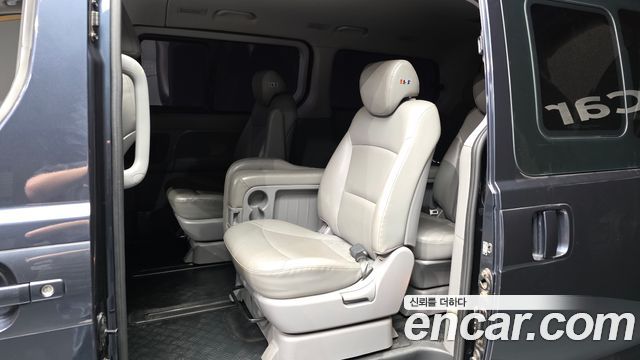 Hyundai Starex 2017 — photo 16