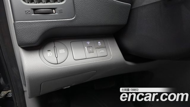 Hyundai Starex 2017 — photo 30