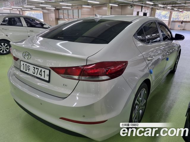 Hyundai AVANTE 2018 — photo 2