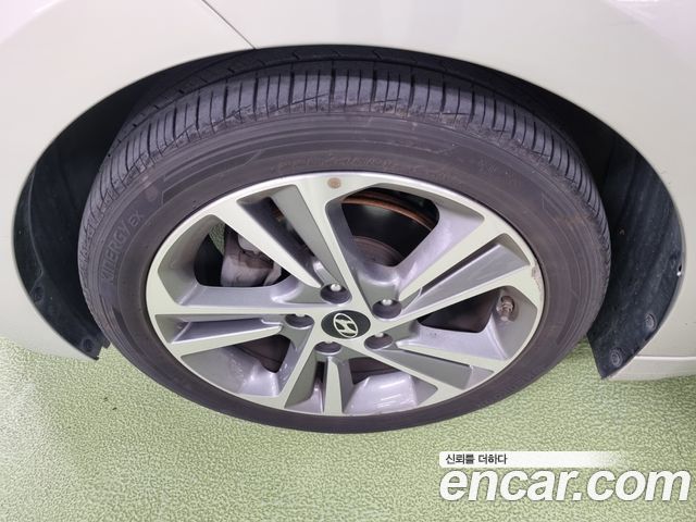 Hyundai AVANTE 2018 — photo 5