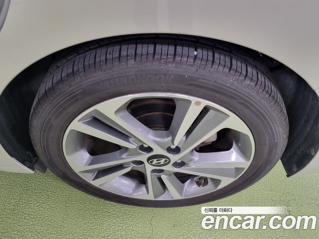 Hyundai AVANTE 2018 — photo 6