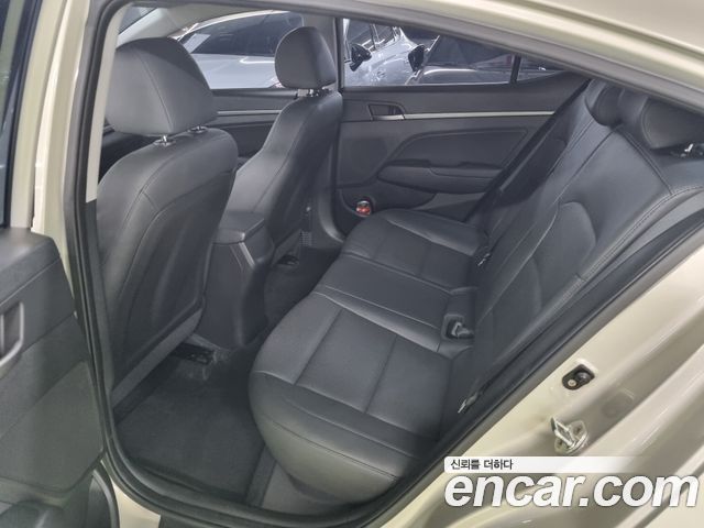 Hyundai AVANTE 2018 — photo 10