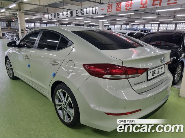 Hyundai AVANTE 2018 — photo 16