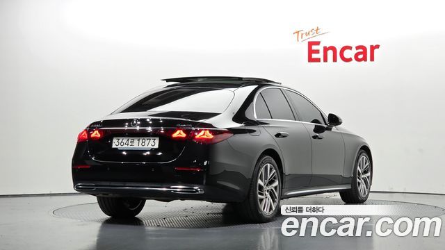 Mercedes-Benz E-Class 2024 — photo 2