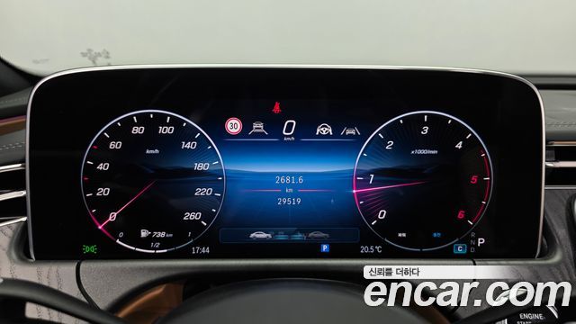Mercedes-Benz E-Class 2024 — photo 11