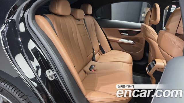 Mercedes-Benz E-Class 2024 — photo 18