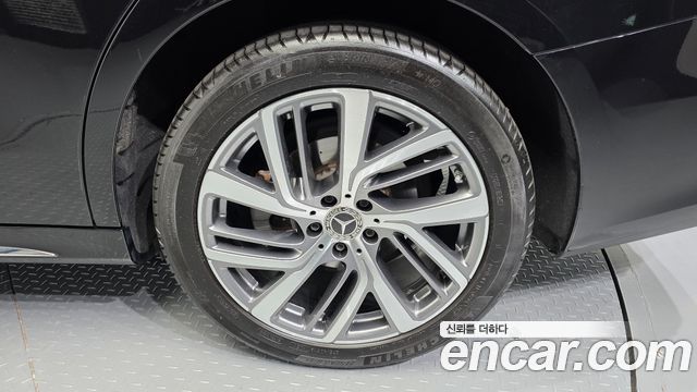 Mercedes-Benz E-Class 2024 — photo 7