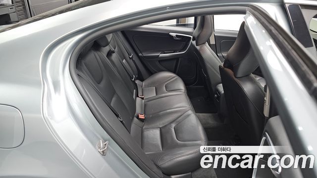 Volvo S60 2016 — photo 11