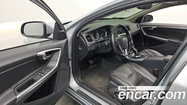 Volvo S60 2016 — photo 12