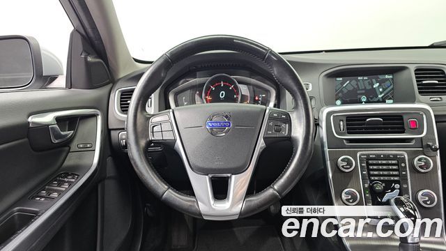 Volvo S60 2016 — photo 13