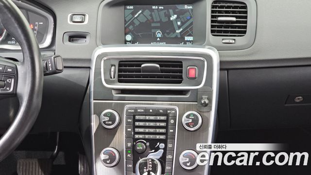 Volvo S60 2016 — photo 14