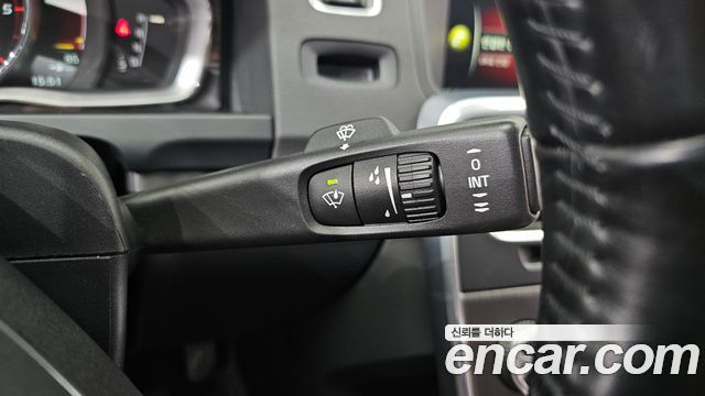 Volvo S60 2016 — photo 18