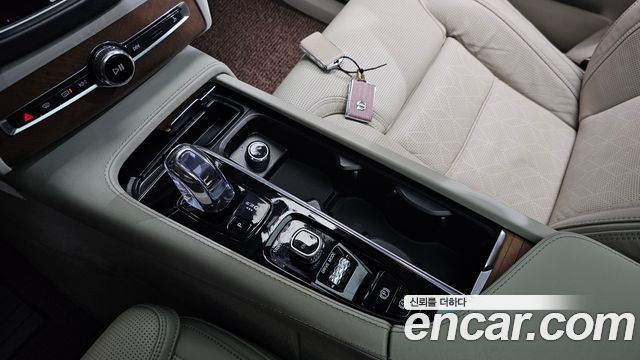 Volvo XC90 2017 — photo 9