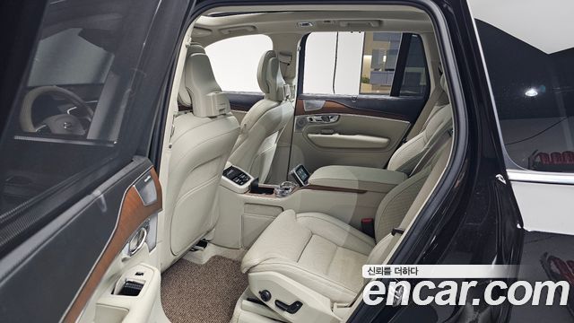 Volvo XC90 2017 — photo 11