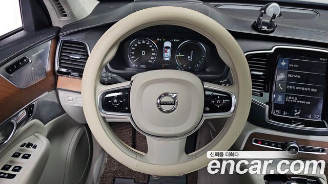 Volvo XC90 2017 — photo 13