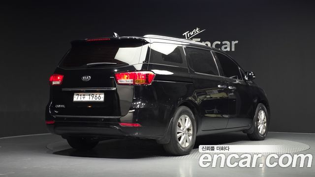 Kia Canival 2017 — photo 2