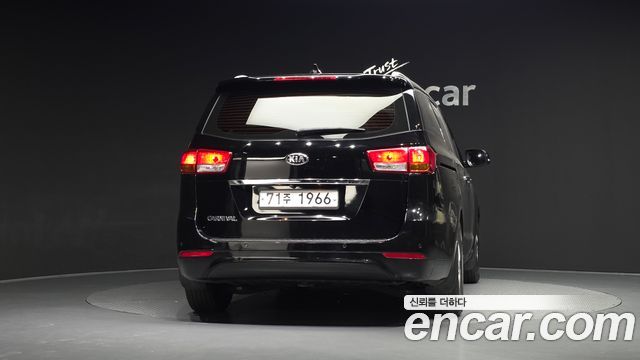 Kia Canival 2017 — photo 4