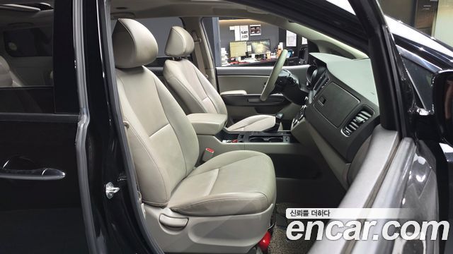Kia Canival 2017 — photo 17