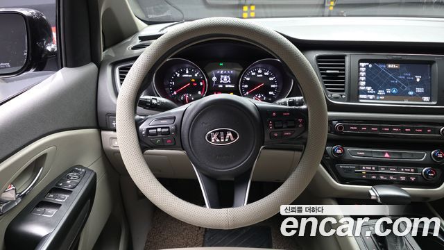 Kia Canival 2017 — photo 19