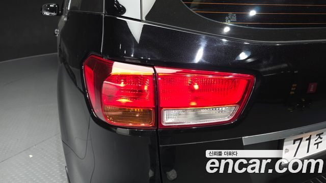 Kia Canival 2017 — photo 9