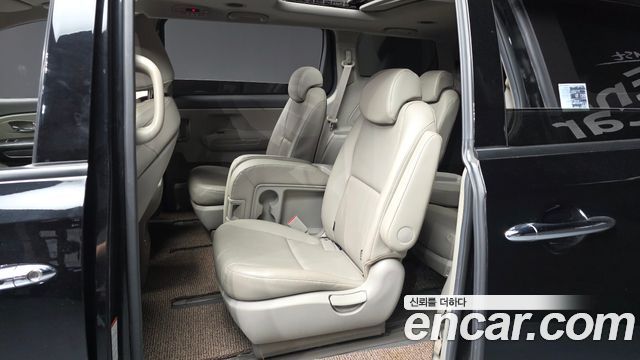 Kia Canival 2017 — photo 16