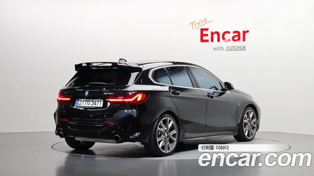 BMW 1-Series 2023 — photo 2