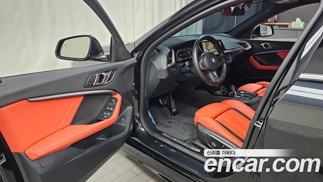 BMW 1-Series 2023 — photo 13