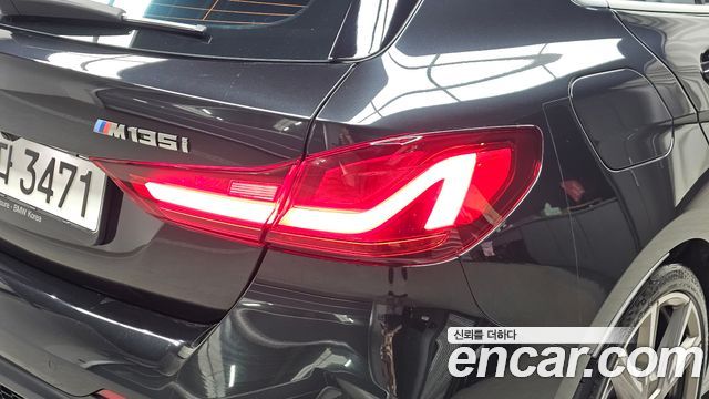 BMW 1-Series 2023 — photo 9
