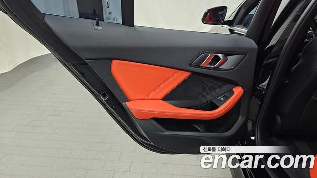 BMW 1-Series 2023 — photo 15