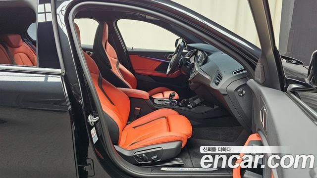 BMW 1-Series 2023 — photo 16