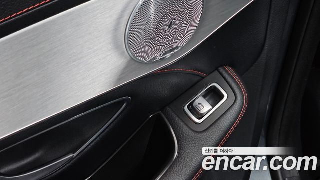 Mercedes-Benz C-Class 2017 — photo 33
