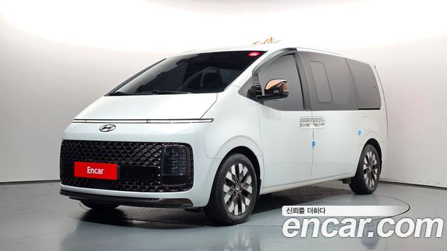 Hyundai Staria 2022 — photo 1