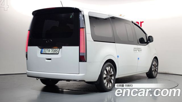 Hyundai Staria 2022 — photo 2