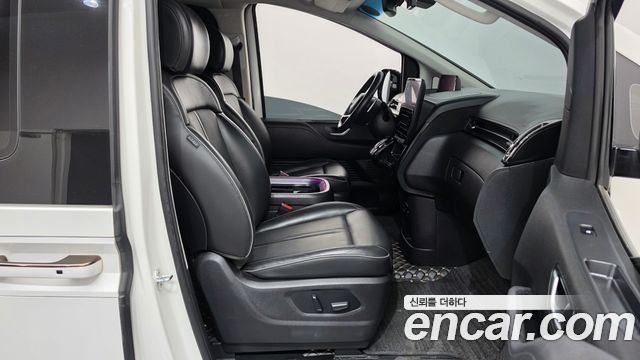 Hyundai Staria 2022 — photo 16