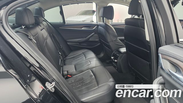 BMW 5-Series 2022 — photo 17