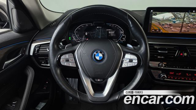 BMW 5-Series 2022 — photo 18