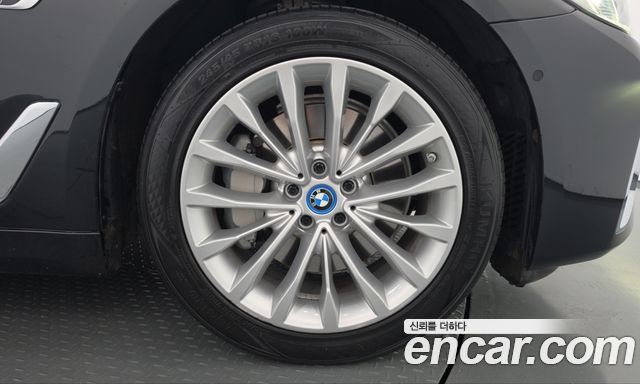 BMW 5-Series 2022 — photo 7
