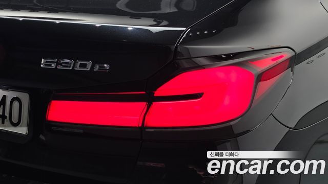 BMW 5-Series 2022 — photo 9