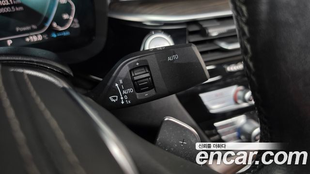BMW 5-Series 2022 — photo 27