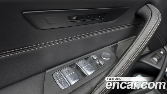 BMW 5-Series 2022 — photo 28