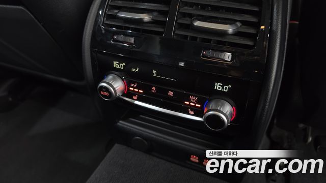 BMW 5-Series 2022 — photo 33