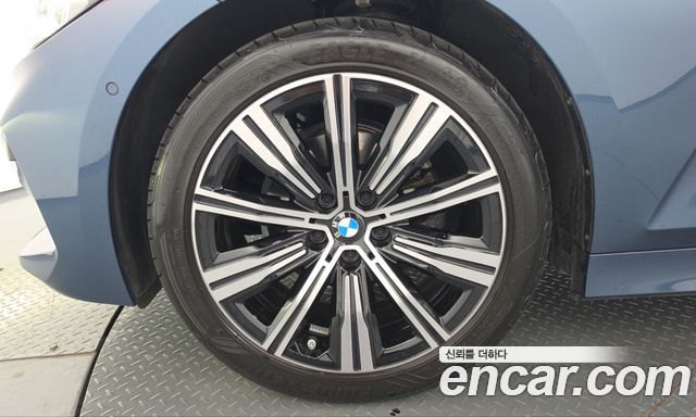 BMW 3-Series 2025 — photo 5