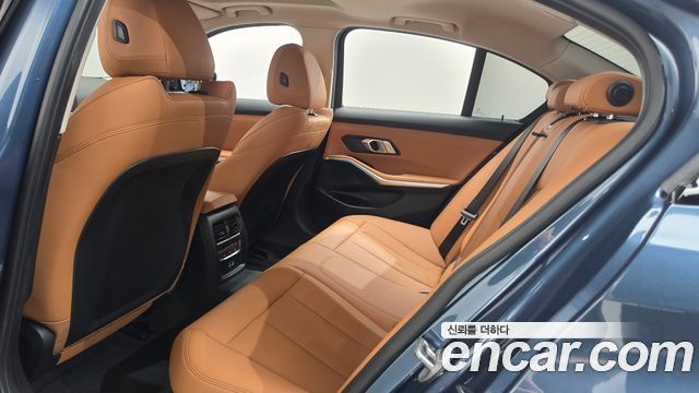 BMW 3-Series 2025 — photo 25