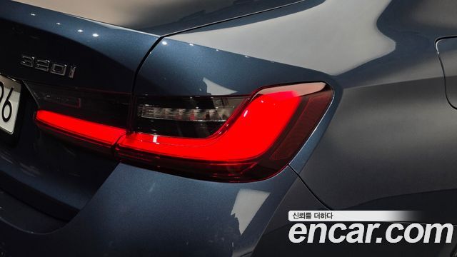 BMW 3-Series 2025 — photo 9